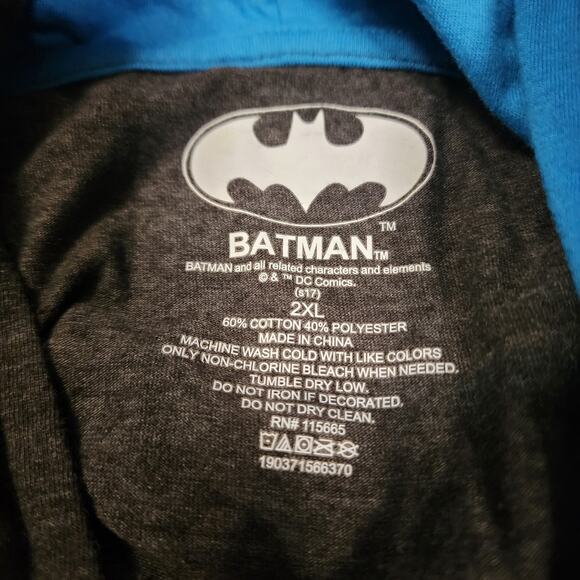 Batman black hooded long sleeve Tshirt Size 2X 2324 - Picture 4 of 5